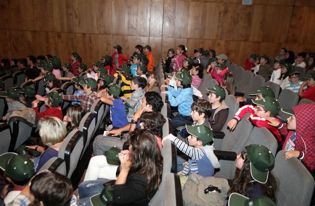 Mais de 350 crianças encheram o auditório do Castelo de Santiago da Barra